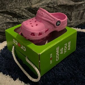 Light Pink infant crocs size 2-3